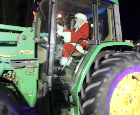 Tractor parade highlights Morris tree lighting