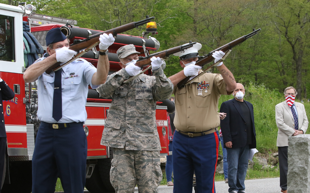 In Warren, veterans honor sacrifice