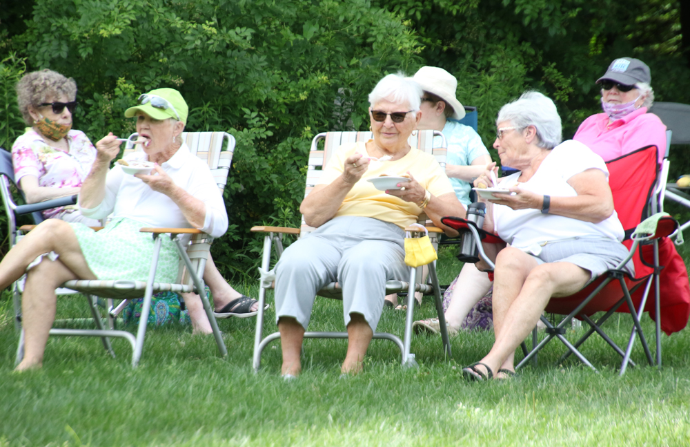 Seniors turn out for ice cream in Morris