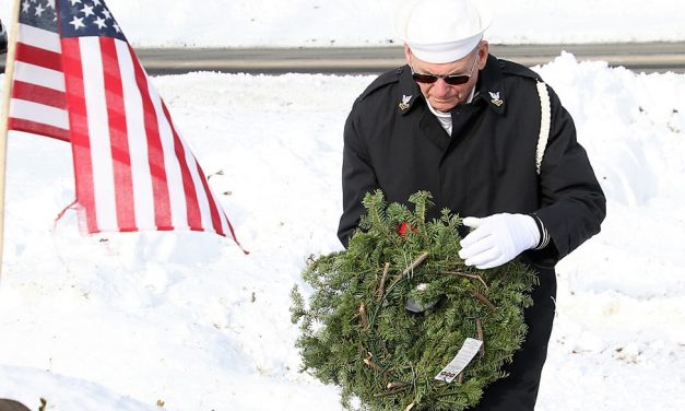 Wreaths ceremony honors military service