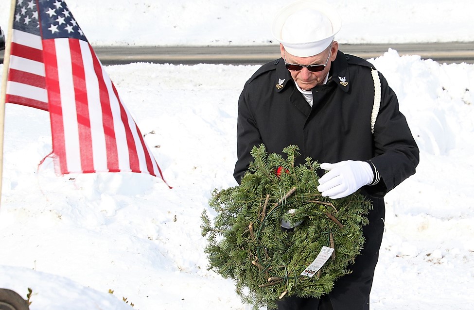 Wreaths ceremony honors military service