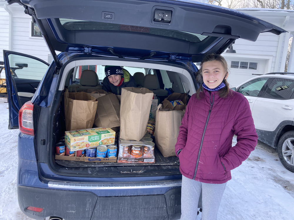 Church’s youth ministry collects food