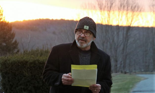 Warren church greets Easter at sunrise