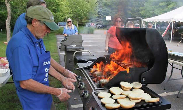 Rotary, community center provide supper
