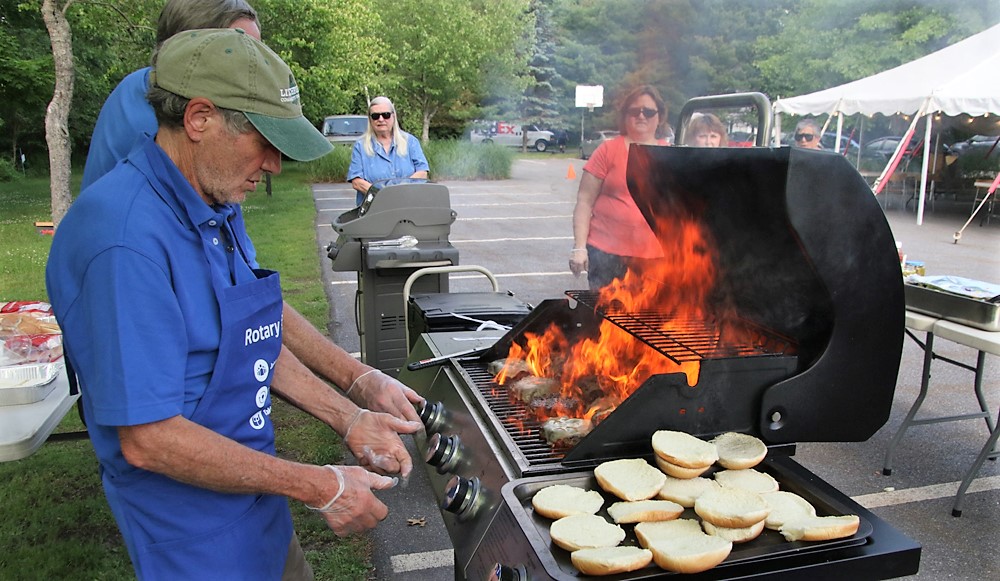 Rotary, community center provide supper