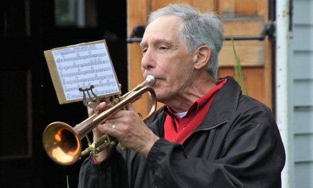 Milton residents pay tribute on Flag Day