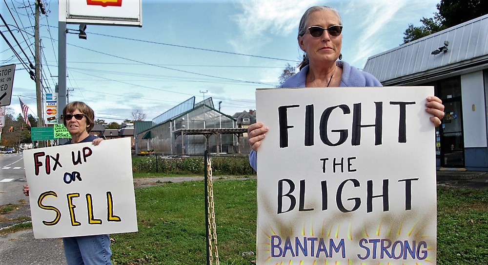 Protest at derelict property in Bantam