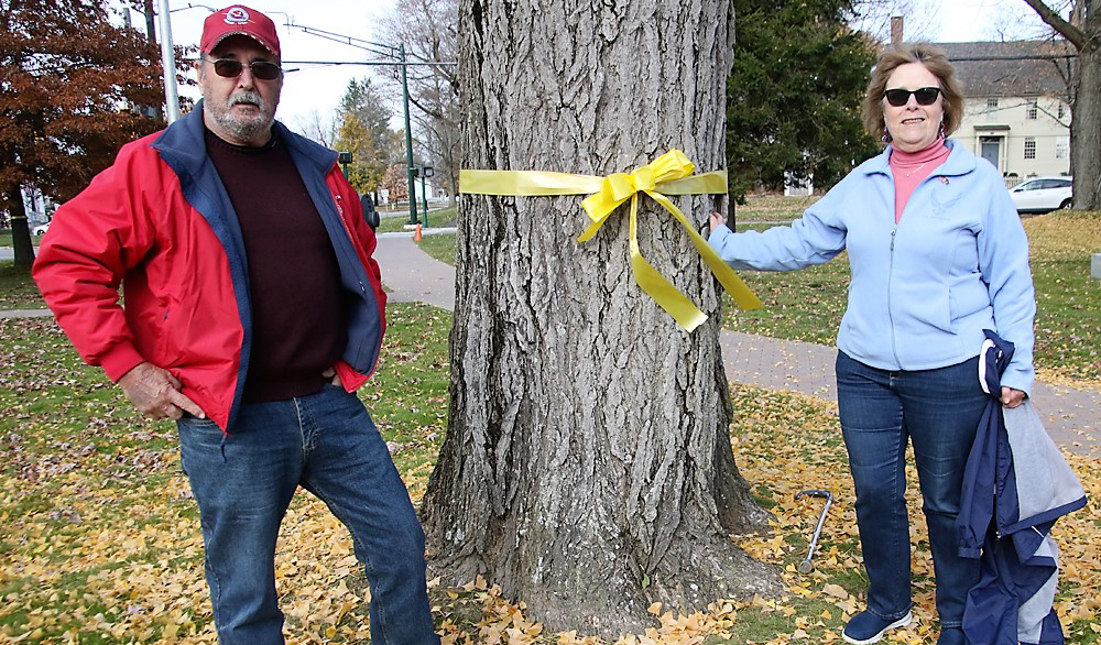Couple vowing to fight for yellow ribbons