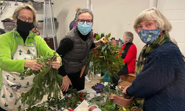 Garden club celebrates with holiday event