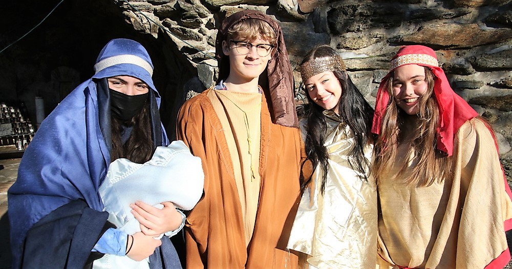 Living Nativity celebrates the birth of Christ