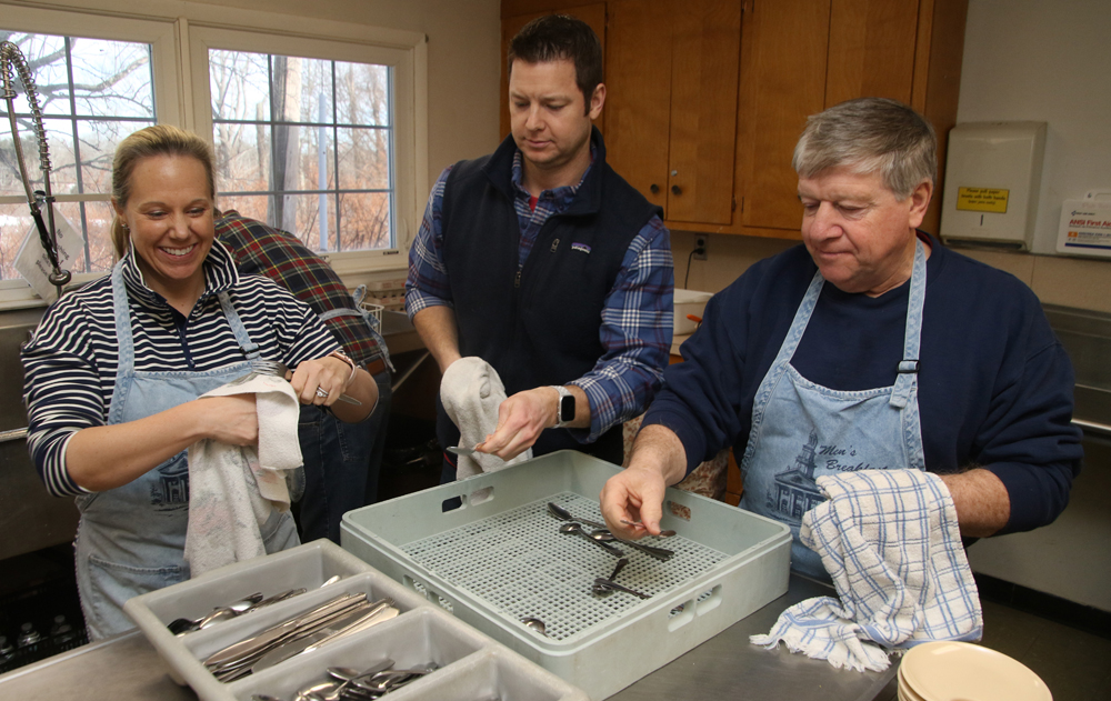 Volunteers make Goshen breakfast happen