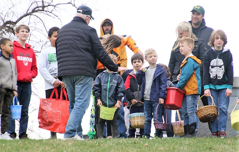 Easter egg hunt in Warren draws a crowd