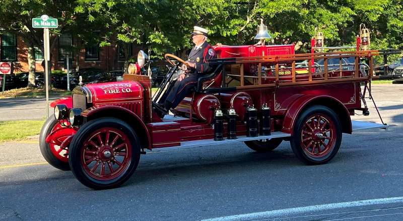 Bantam Fire Company stands out in parade