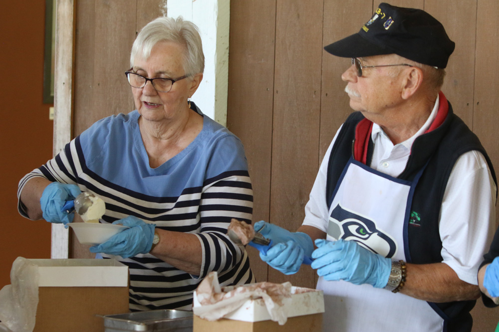 Seniors enjoy ice cream social in Morris