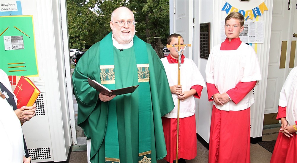 Father Pinette makes debut at St. Anthony’s