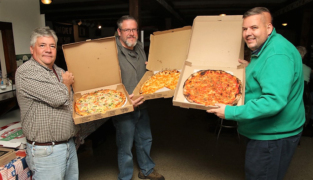 Pizza at Post 27 aids cause for veterans