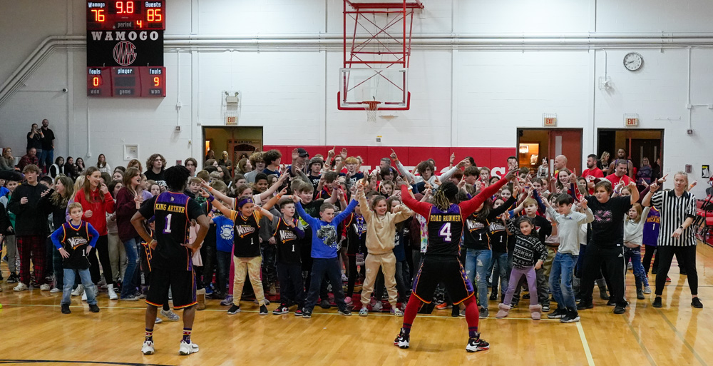 Harlem Wizards put on a show at Wamogo