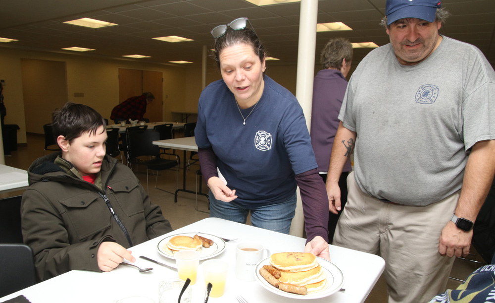 Warren ladies auxiliary serves up a hot one