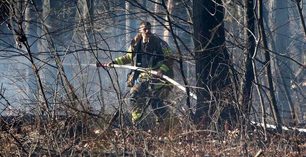 Firefighters make quick work of brush fire