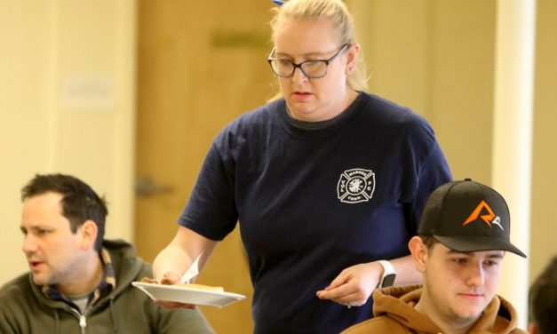 Ladies auxiliary in Warren serves breakfast