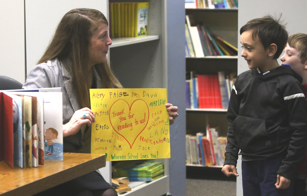 State representative reads at Warren School