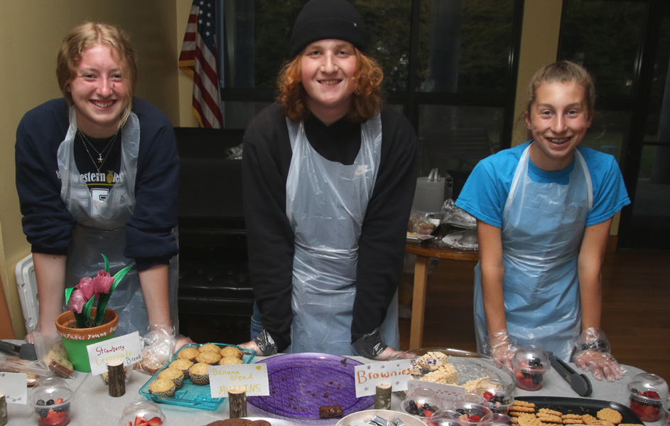 4-H serves a complimentary supper