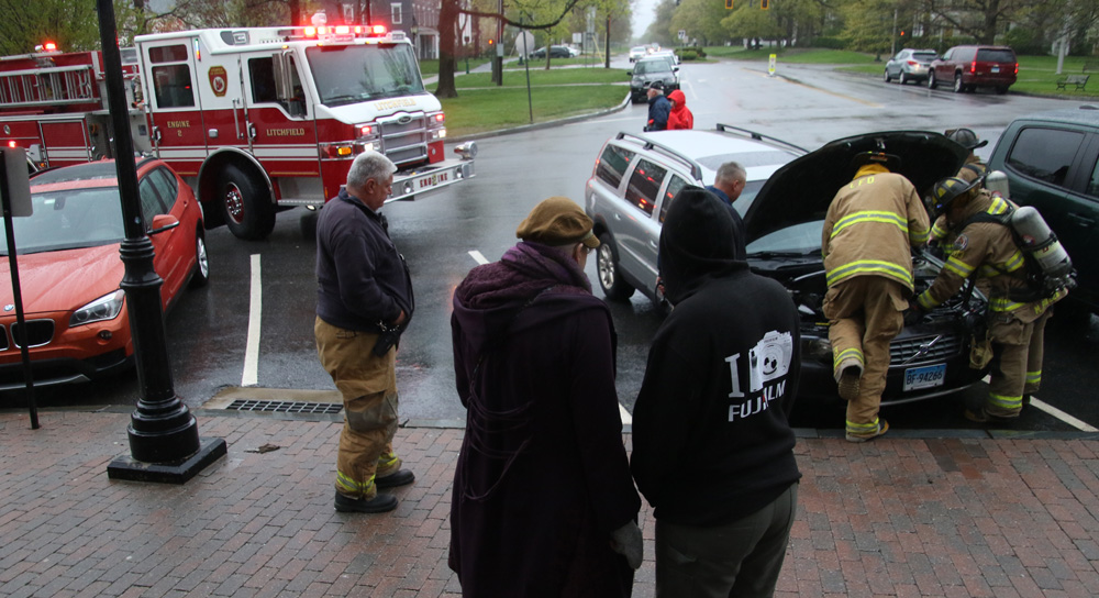 Firefighters respond to small car fire