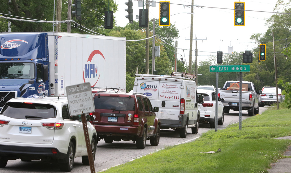 DOT brass talks traffic with town officials