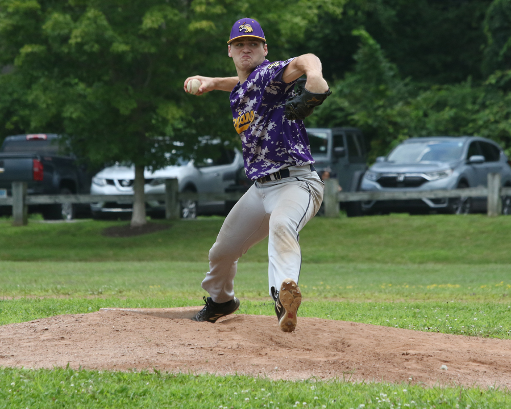 Easton Riddle Trojans begin defense of Tri-State title | Litchfield.bz
