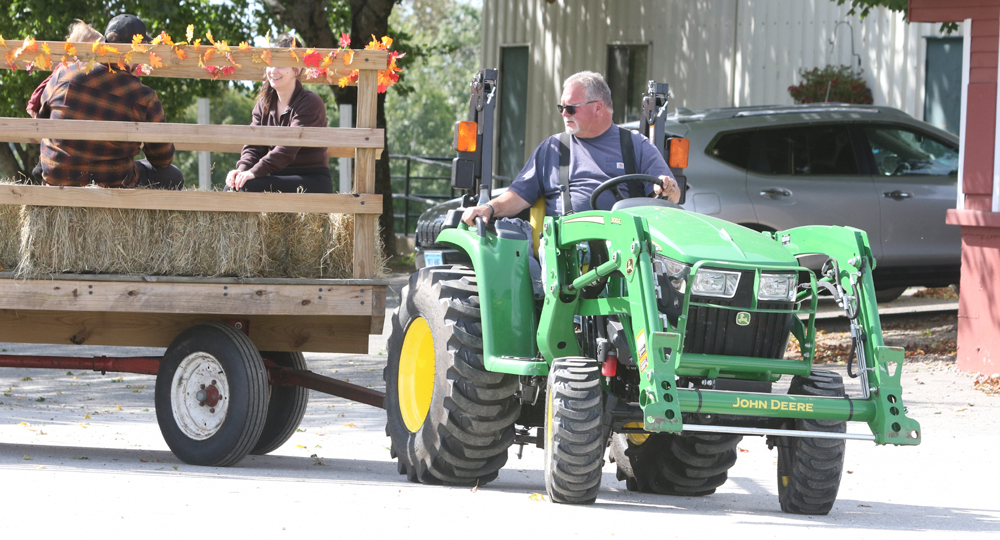 Show highlights old tractors and engines