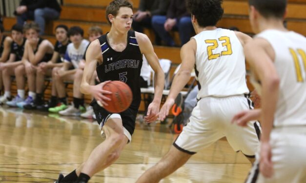 Mixed results on the court for Cowboys