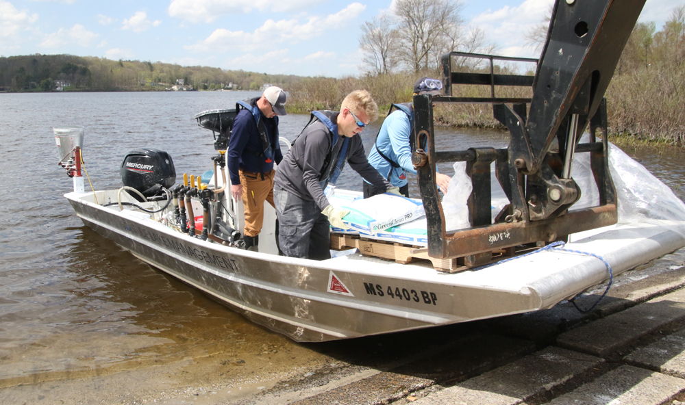 Bantam Lake blue-green algae under attack