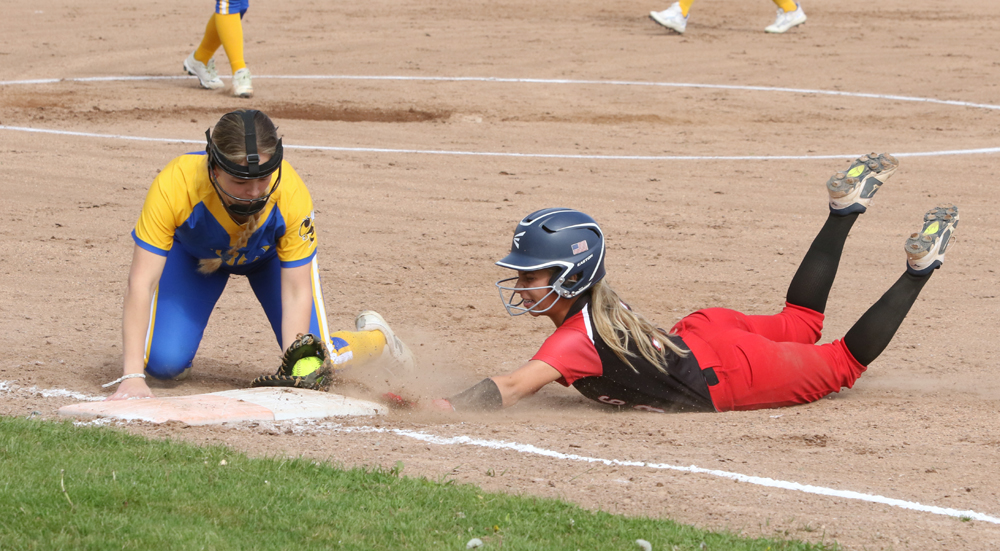 Softball team wallops Gilbert for third win