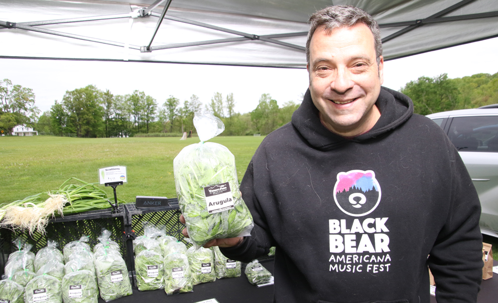 Bantam Farmer’s market opens for season