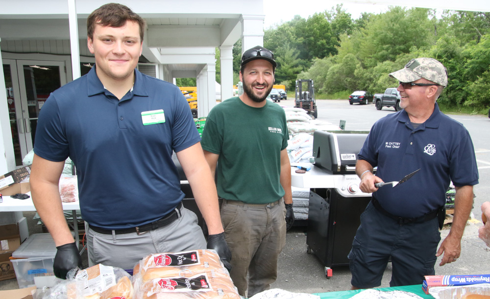 Grilling and giving for town’s food pantry