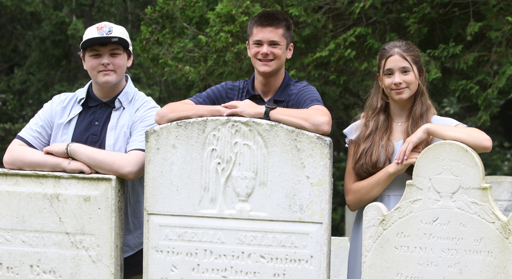 Students pay tribute to Litchfield patriots