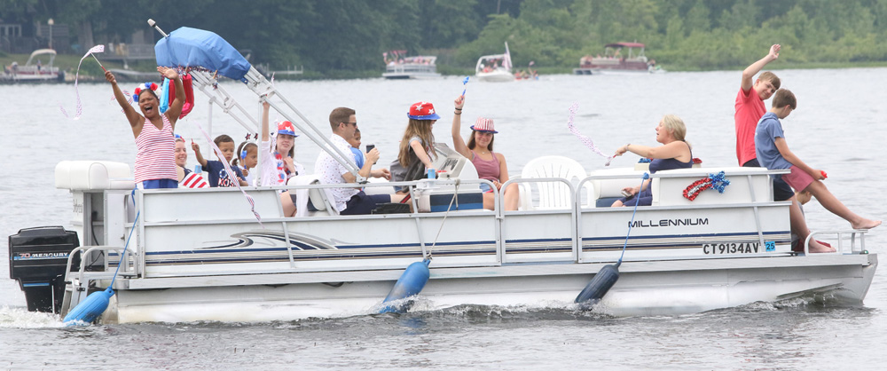 Tyler Lake boat owners show their patriotism