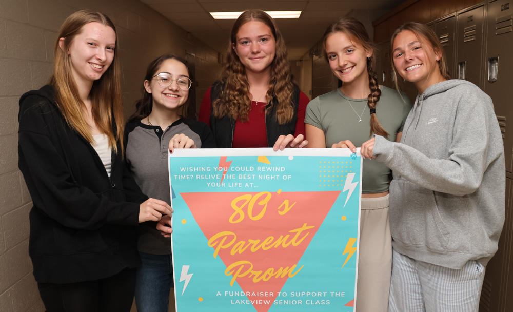 Lakeview seniors planning prom for adults