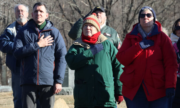 Eight Wreaths placed at tribute in Bantam