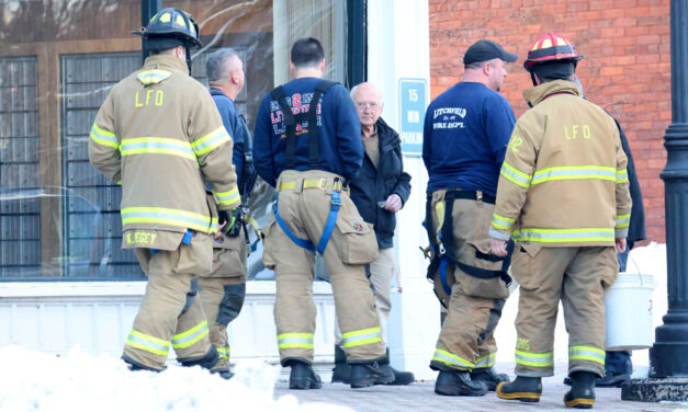 Vehicle slams into Litchfield post office