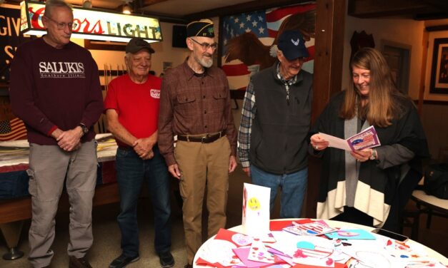 Litchfield students share love with vets