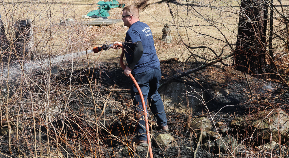 Firefighters make quick work of brush fire