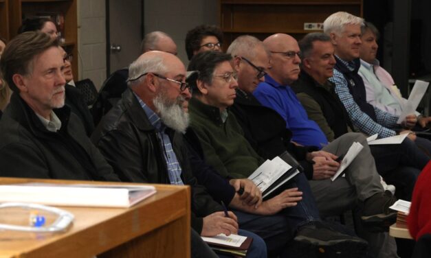 Elected town officials show united front