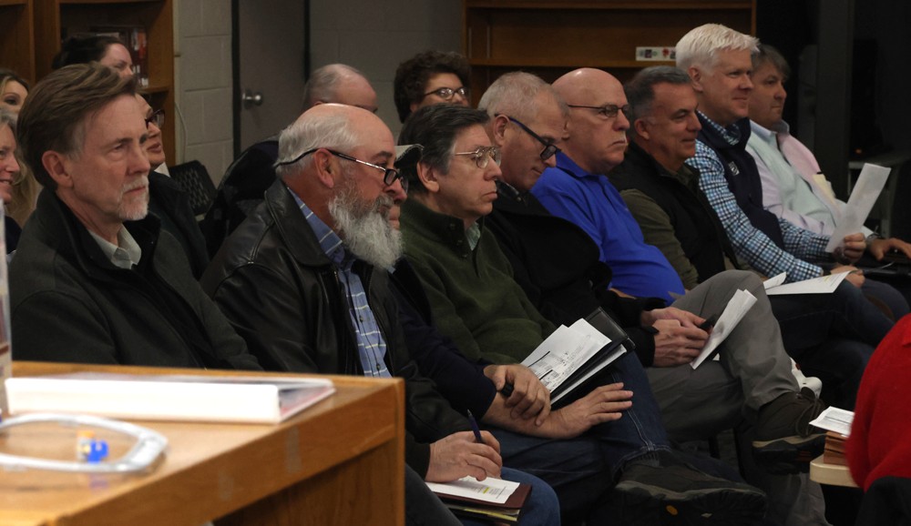 Elected town officials show united front