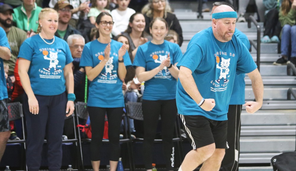 Harlem Wizards, school staff put on a show