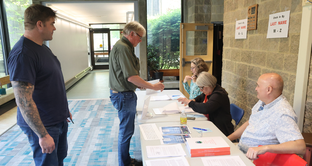 Municipal budget, LVA lease gain approval