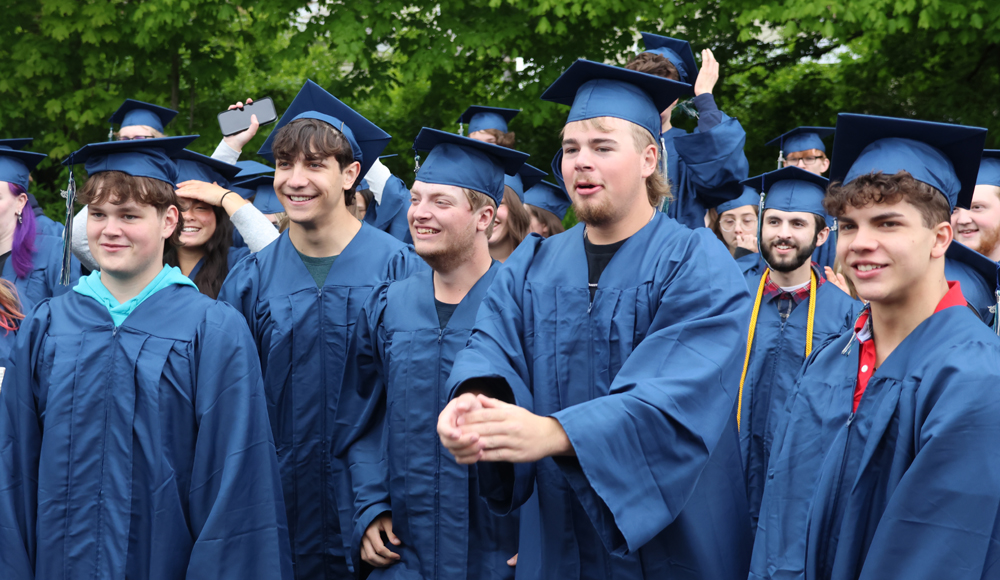 Lakeview graduates tour Region 20 schools