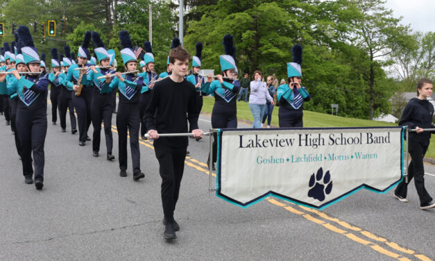 Warren honors fallen with parade, service