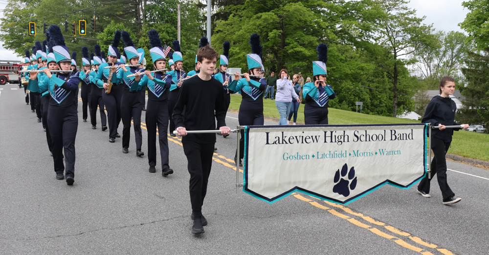 Warren honors fallen with parade, service