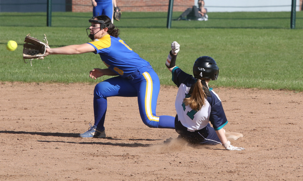 Lakeview girls slug in win over Gilbert